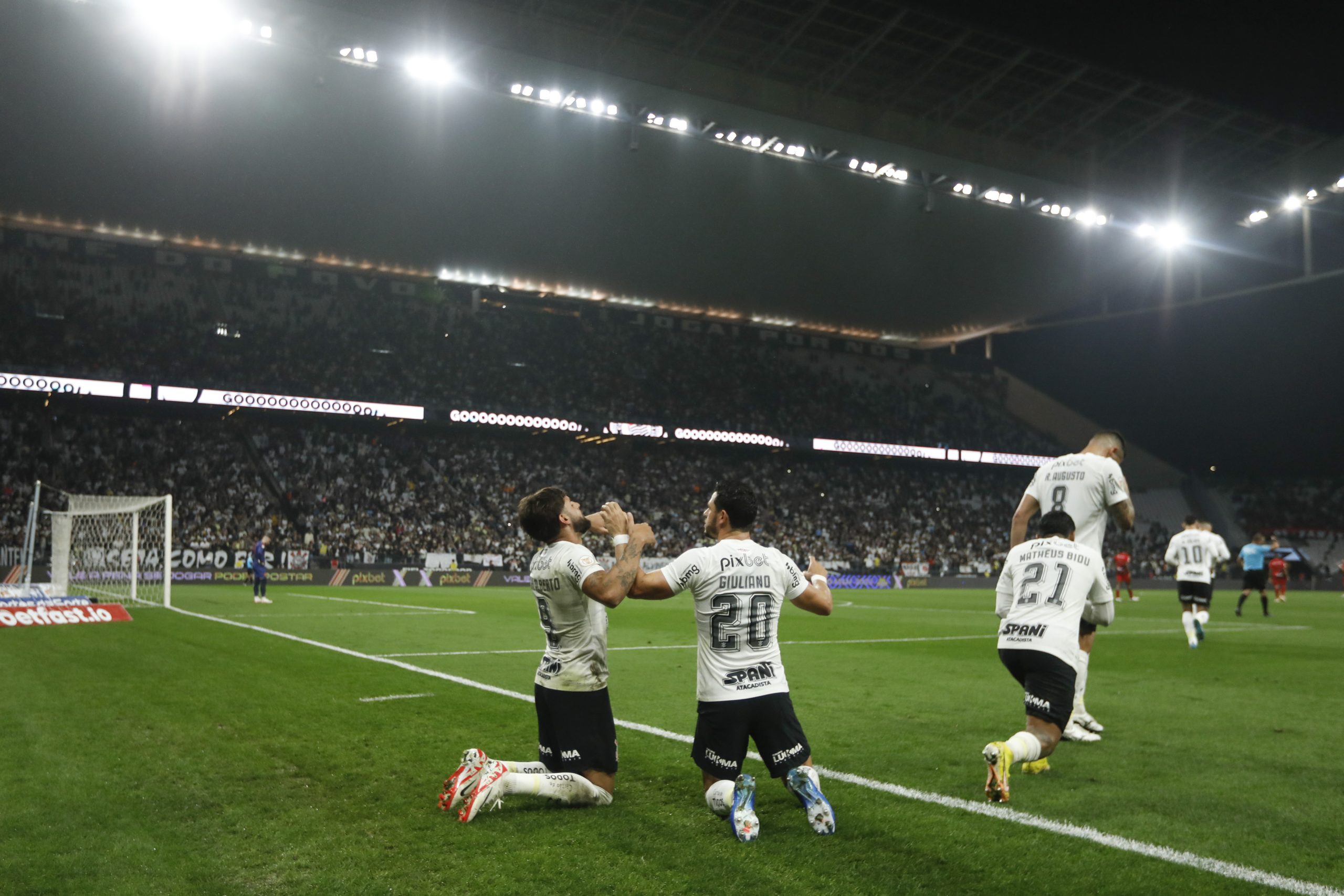 Atuações ENM: Giuliano empata jogo para o Corinthians aos onze minutos de  acréscimo; confira as notas