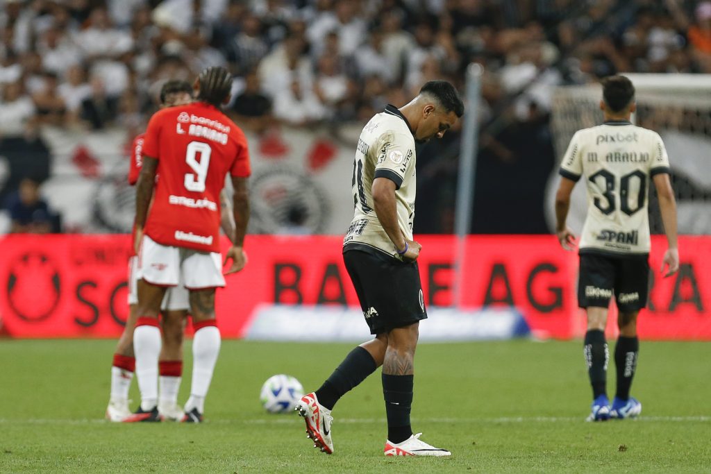 Diany (#8 Corinthians) during the Campeonato Paulista Feminino football  match between Sao Jose EC and