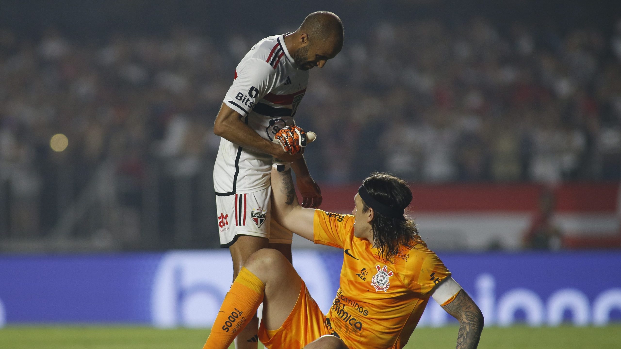 Arrascaeta é incerteza na partida contra o Corinthians, e tem dias  decisivos