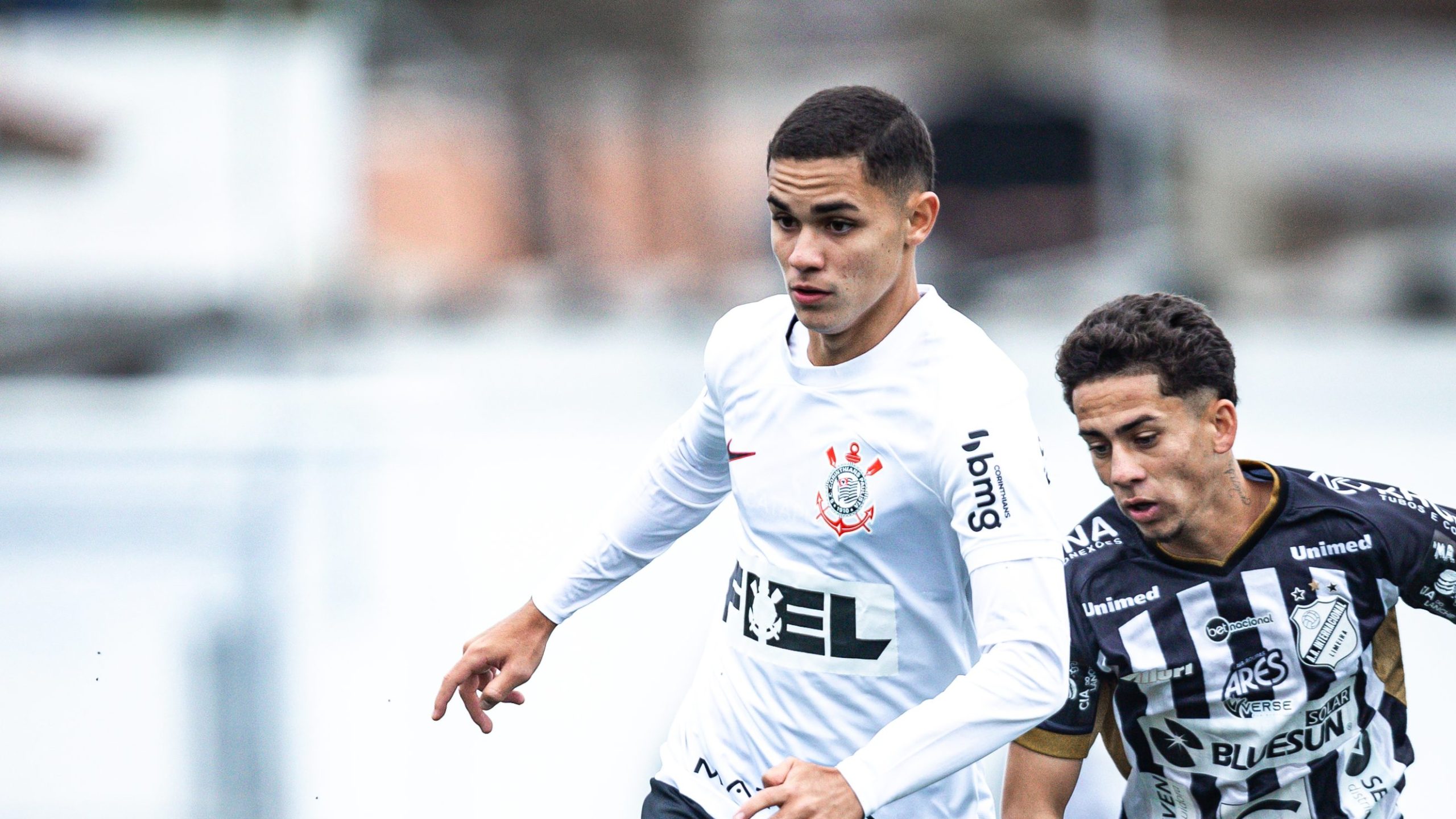 Loja do Parque São Jorge protesta pela falta de camisas oficiais do  Corinthians, corinthians