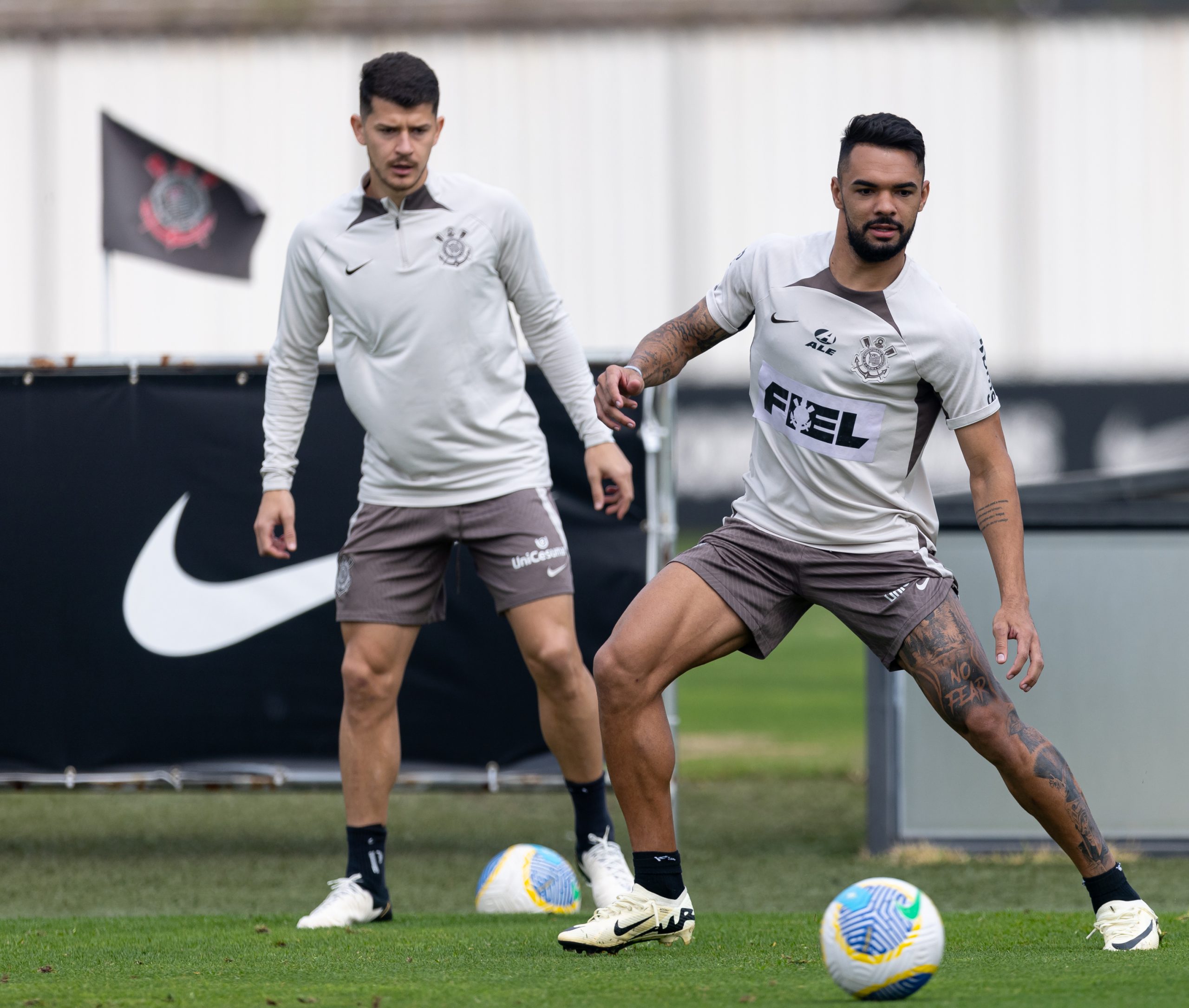 Loja oficial do Corinthians brinca com foto vazada de Gabigol: “Todo mundo  quer“