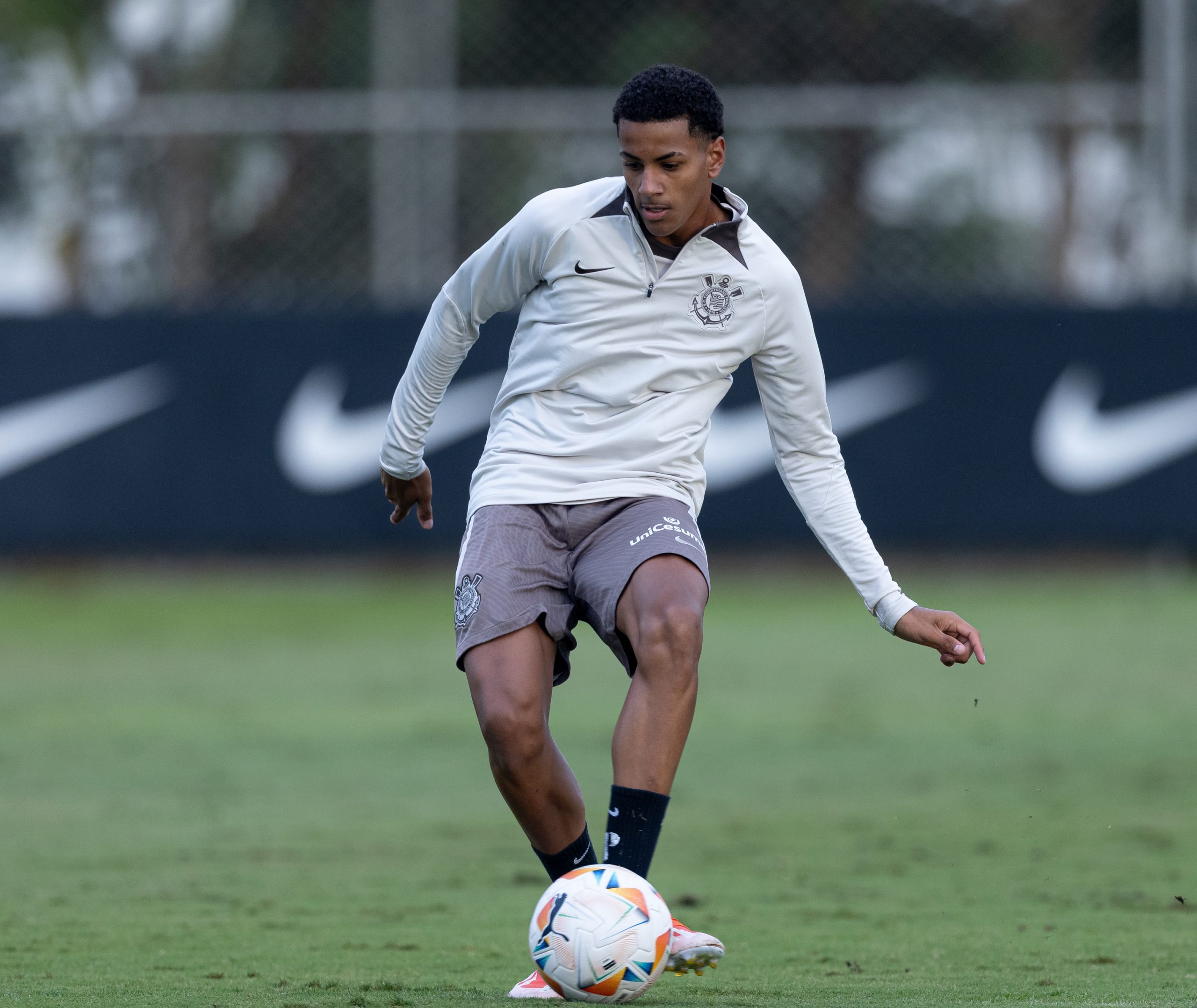 Lateral-esquerdo do Corinthians comenta sobre a classificação antecipada na Copinha e a presença de Ramón Díaz - Central do Timão - Notícias do Corinthians
