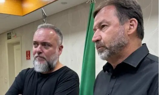 Augusto Melo pede expulsão de ex-diretor do Corinthians, que reage em nota; acusações contêm contradições
