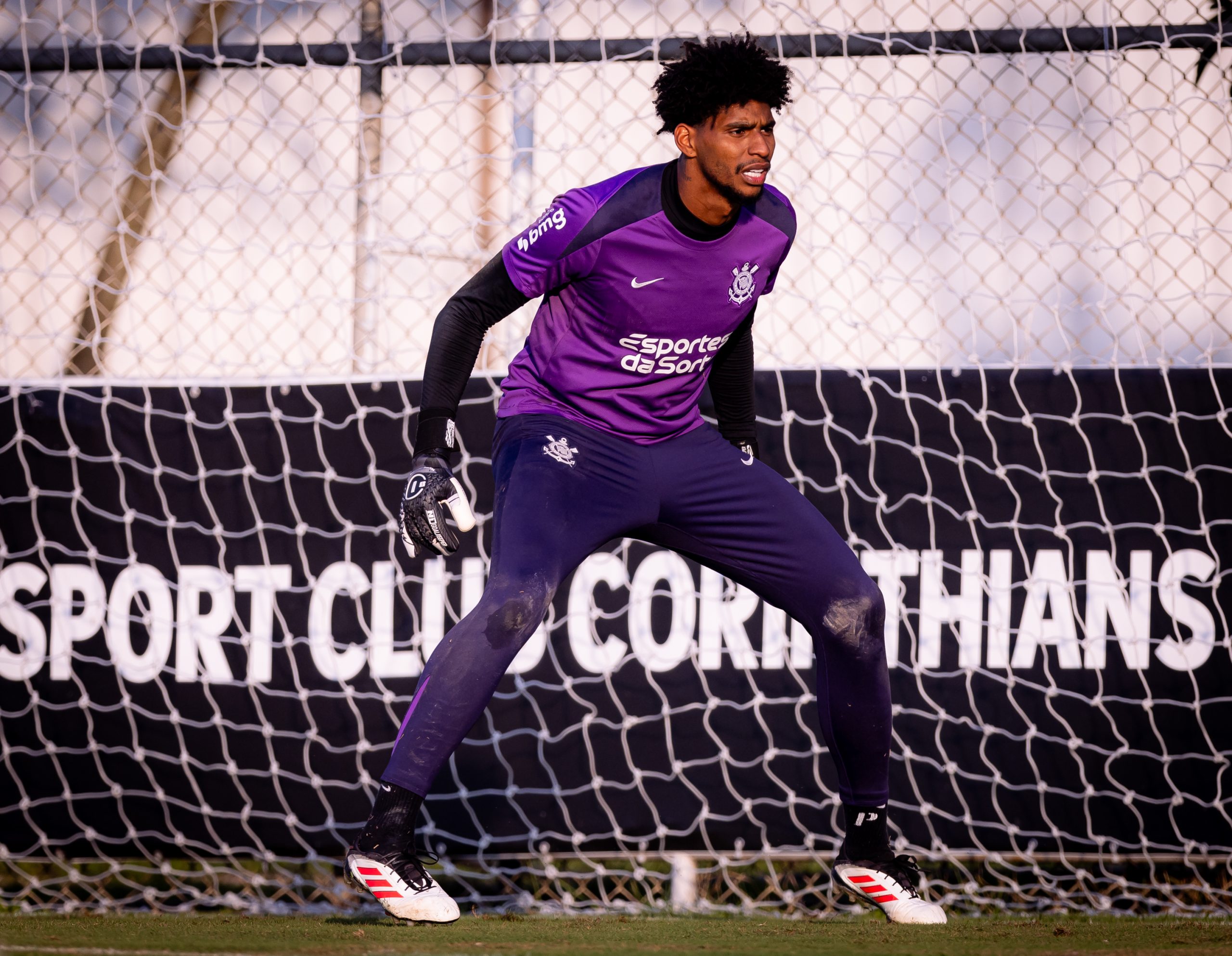 Titular do Corinthians, Hugo Souza revela ansiedade por chance na Seleção Brasileira