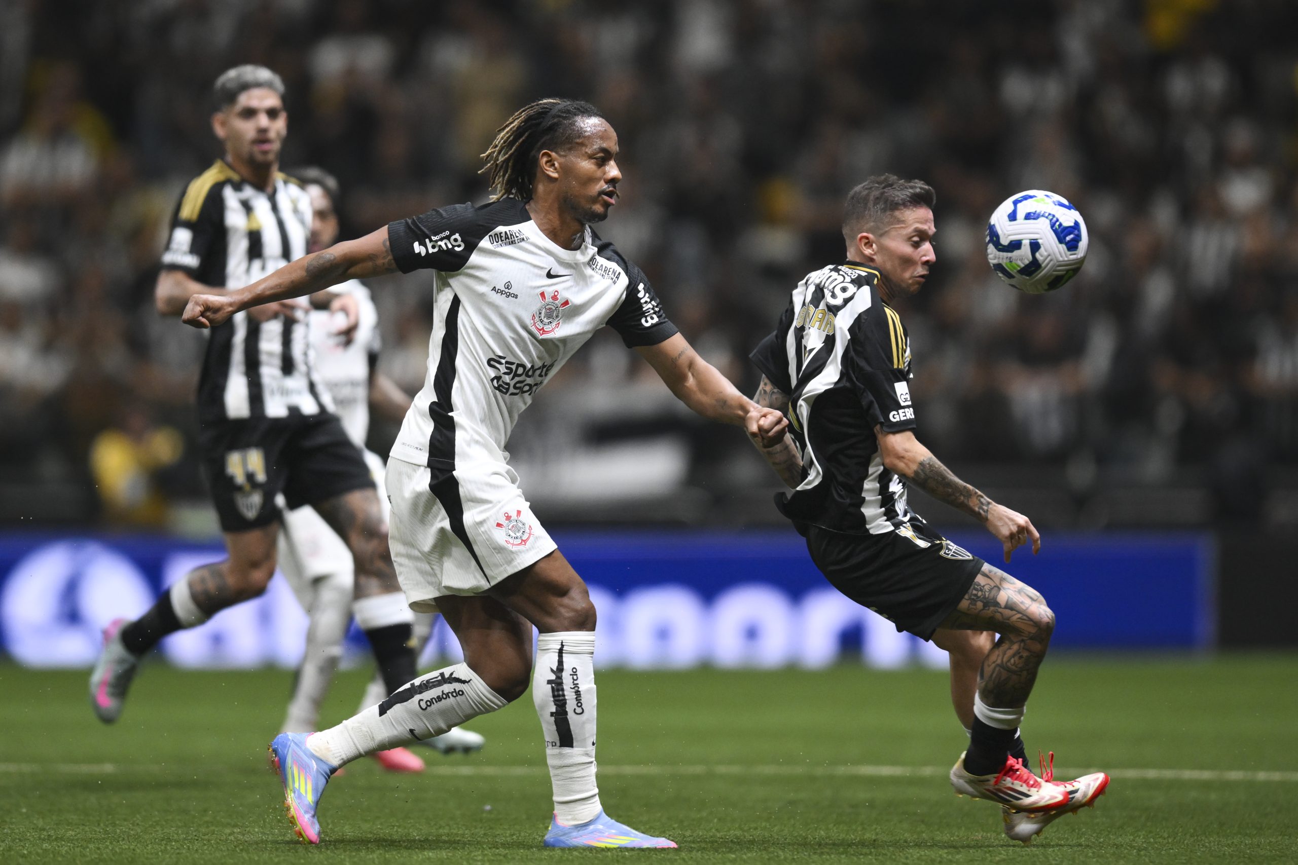 Meio-campista do Corinthians comenta empate sem gols diante do Atlético-MG fora de casa no Brasileirão