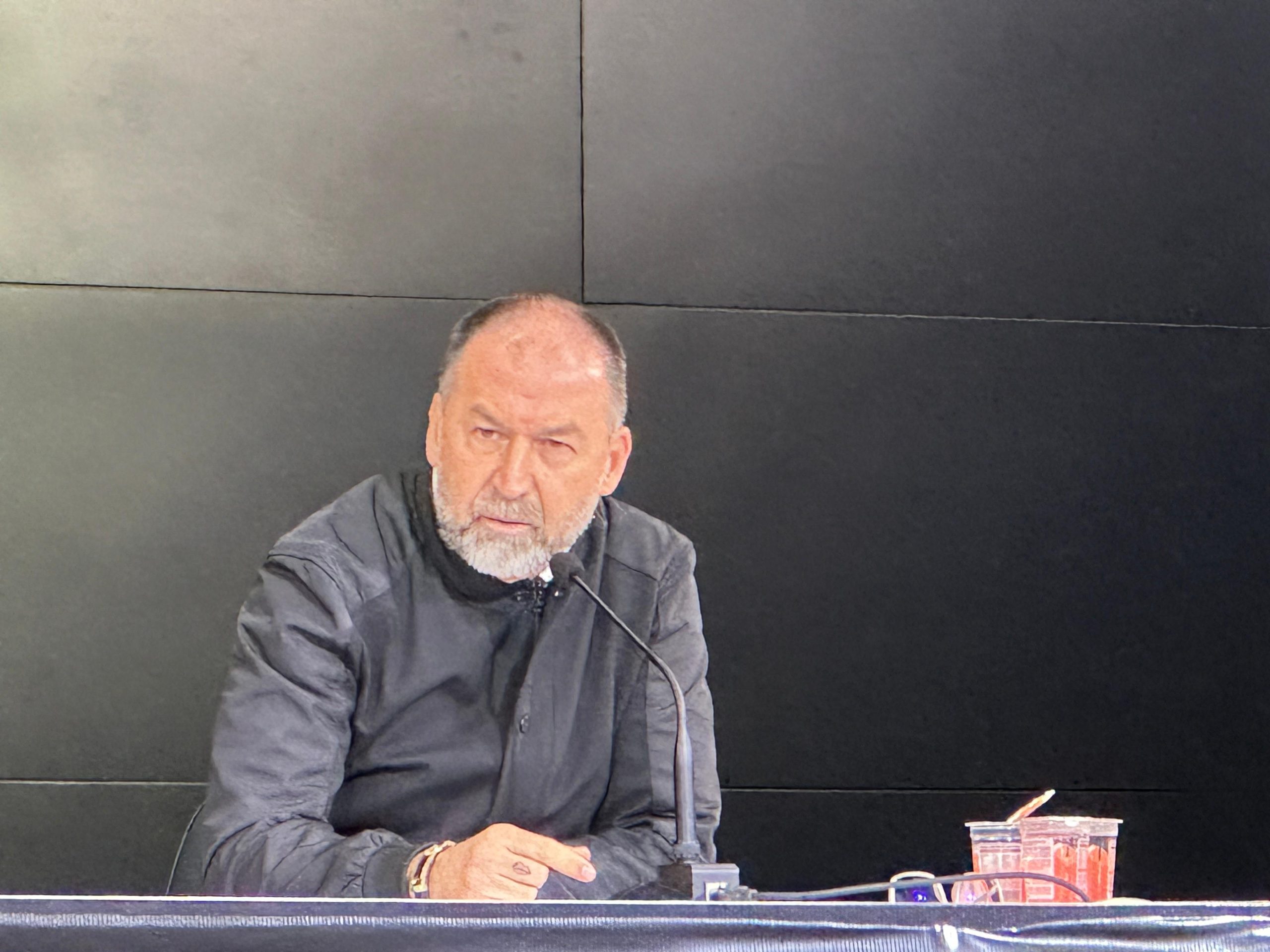 Presidente do Corinthians concede entrevista coletiva após indiciamento no Caso VaideBet e descarta renúncia
