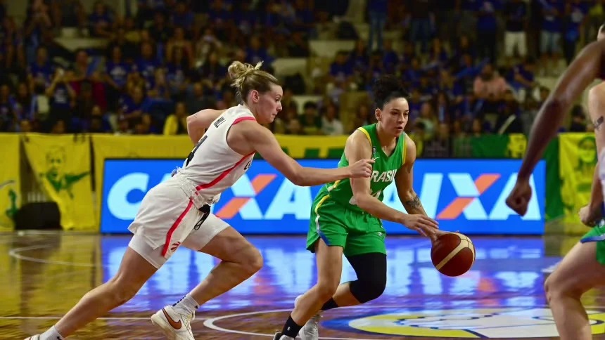 Armadoras da equipe feminina de basquete do Corinthians celebram triunfo no Jogo das Estrelas