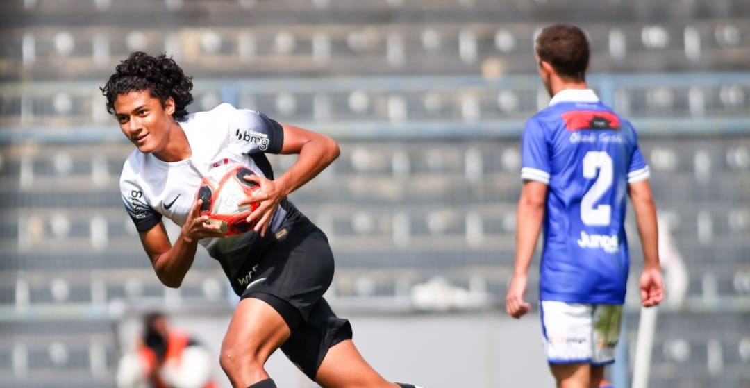 Defensor do Sub-17 do Corinthians figura entre os artilheiros da equipe em 2025