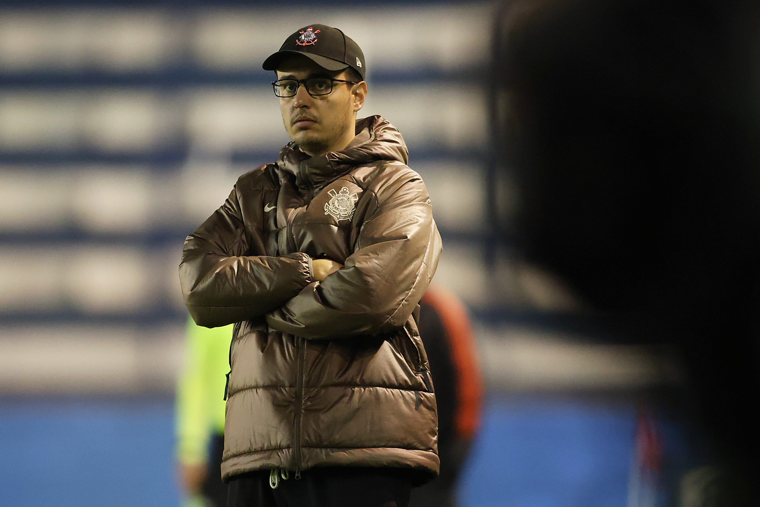 Técnico do Corinthians fala sobre consequências de ter jogadoras convocadas e elogia jovens do clube -