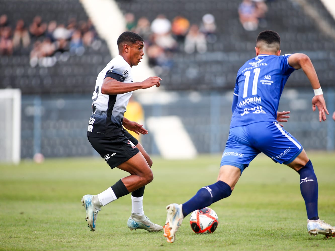 Técnico do Sub-20 do Corinthians explica disputa pela titularidade na lateral-direita da equipe