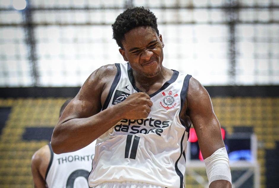 Corinthians prorroga vínculo de jovem da equipe de basquete