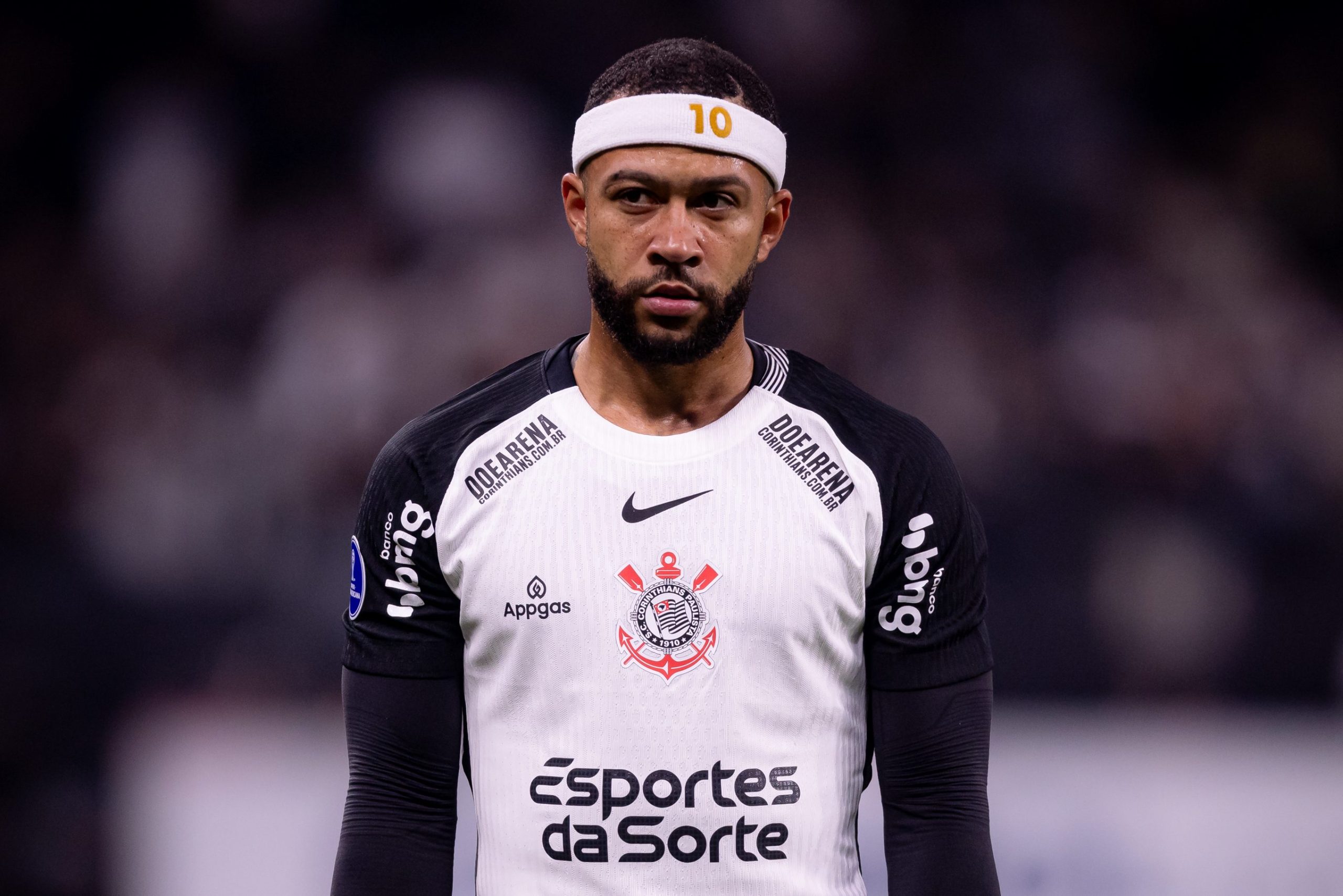 Memphis Depay cobra quantia milionária do Corinthians e ameaça não se reapresentar