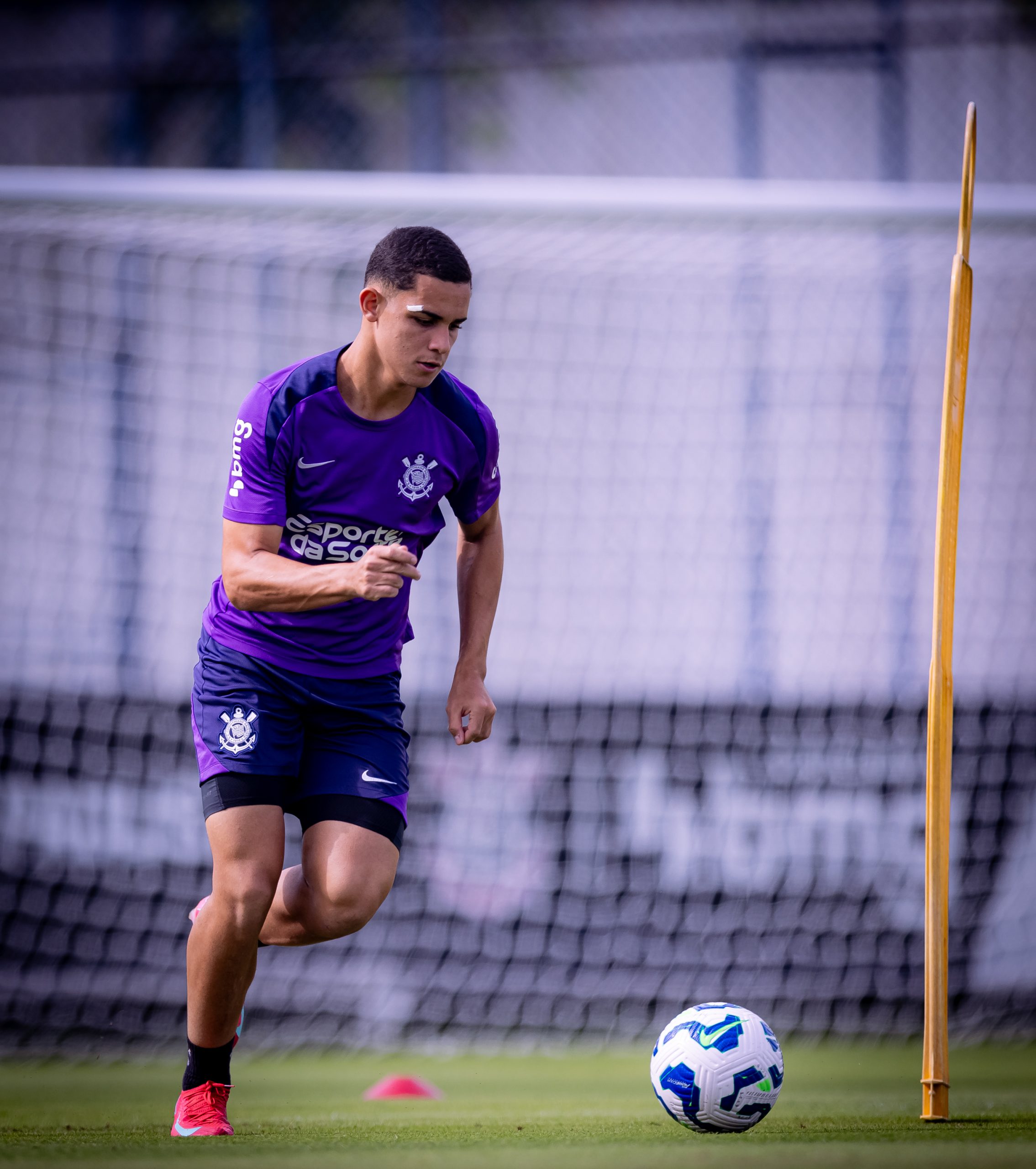 Quarteto da base é integrado ao elenco profissional do Corinthians no retorno das férias