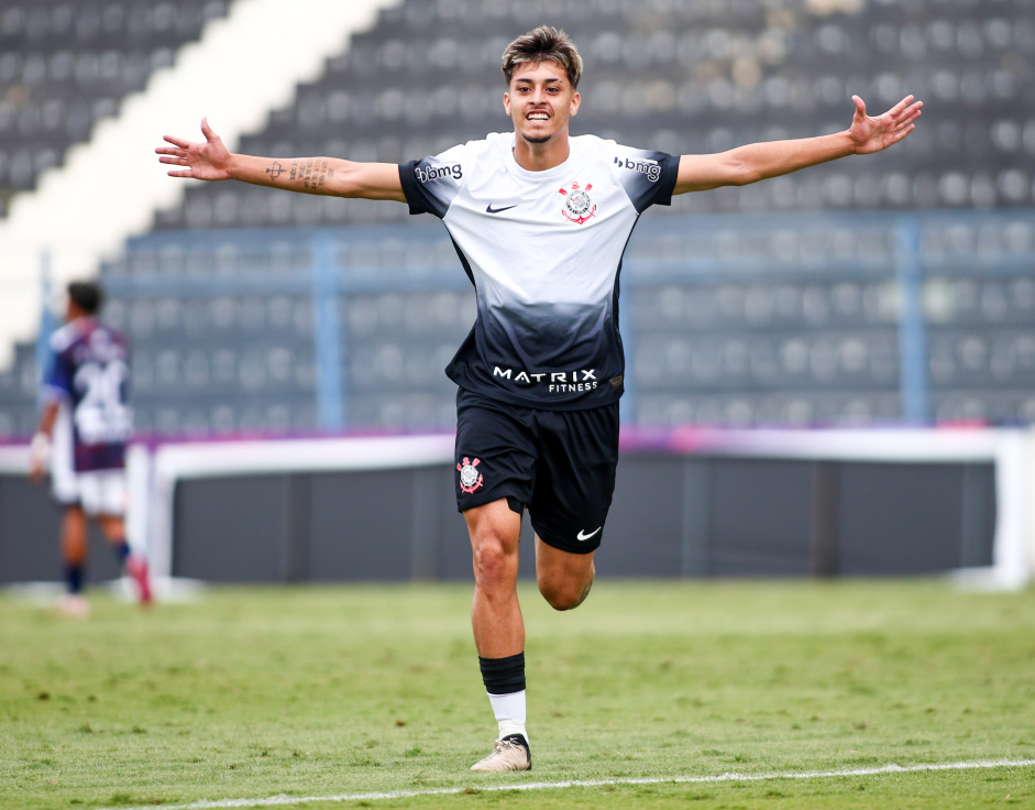 Treinador do Sub-17 do Corinthians comenta retorno de promessa após lesão