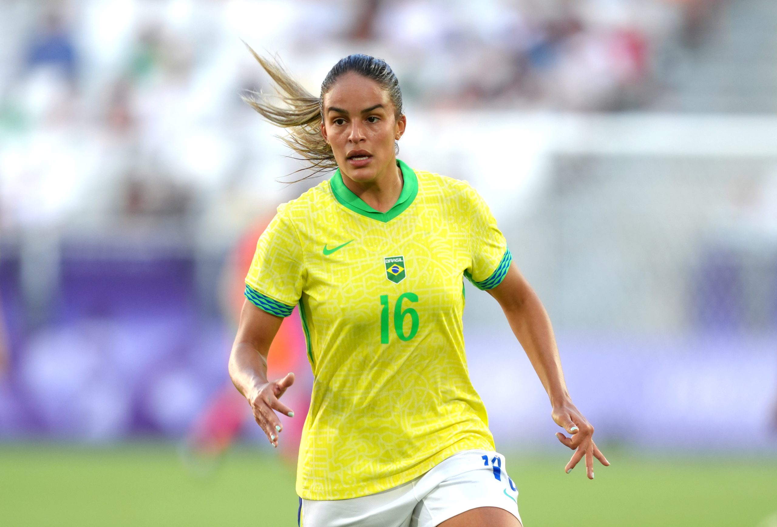 Gabi Nunes fala sobre carinho da Fiel e revela desejo de retornar ao Corinthians em breve