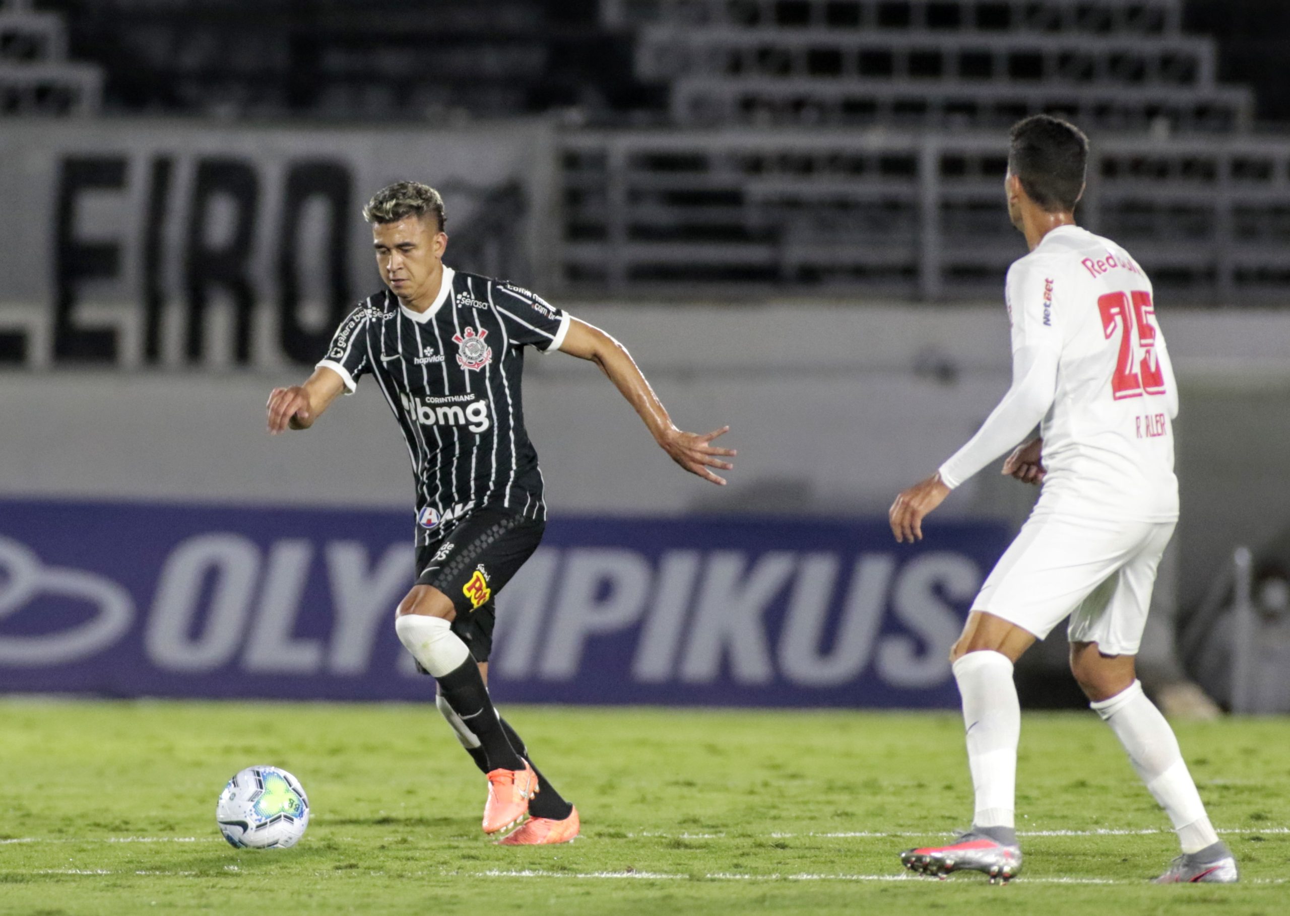 Ex-Corinthians, volante Victor Cantillo é anunciado em clube da Série B do Campeonato Brasileiro -