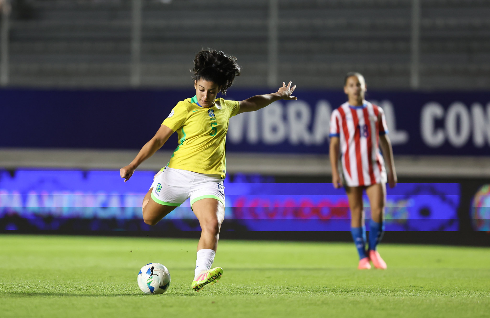 Com gol de meia do Corinthians, Seleção avança com goleada na Copa América Feminina