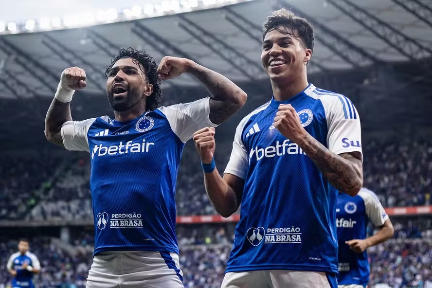 Líder e há 10 jogos sem perder: como chega o Cruzeiro para enfrentar o Corinthians no Brasileirão