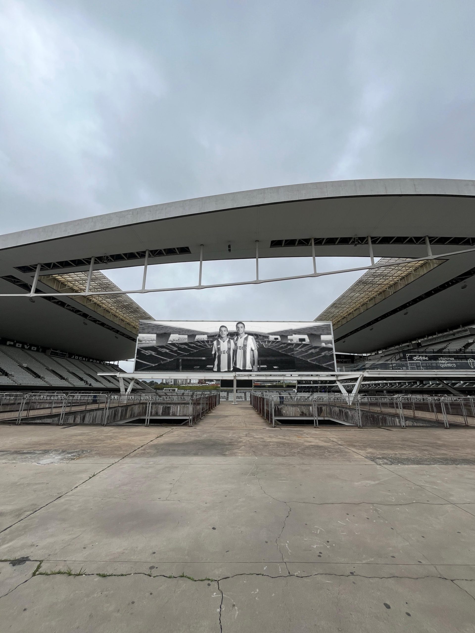 Estádio do Corinthians homenageia atacante do Liverpool e seu irmão falecidos em acidente