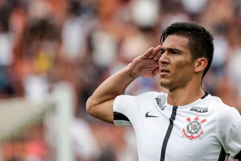 Zagueiro com passagens pelo Corinthians é anunciado em clube da Série A