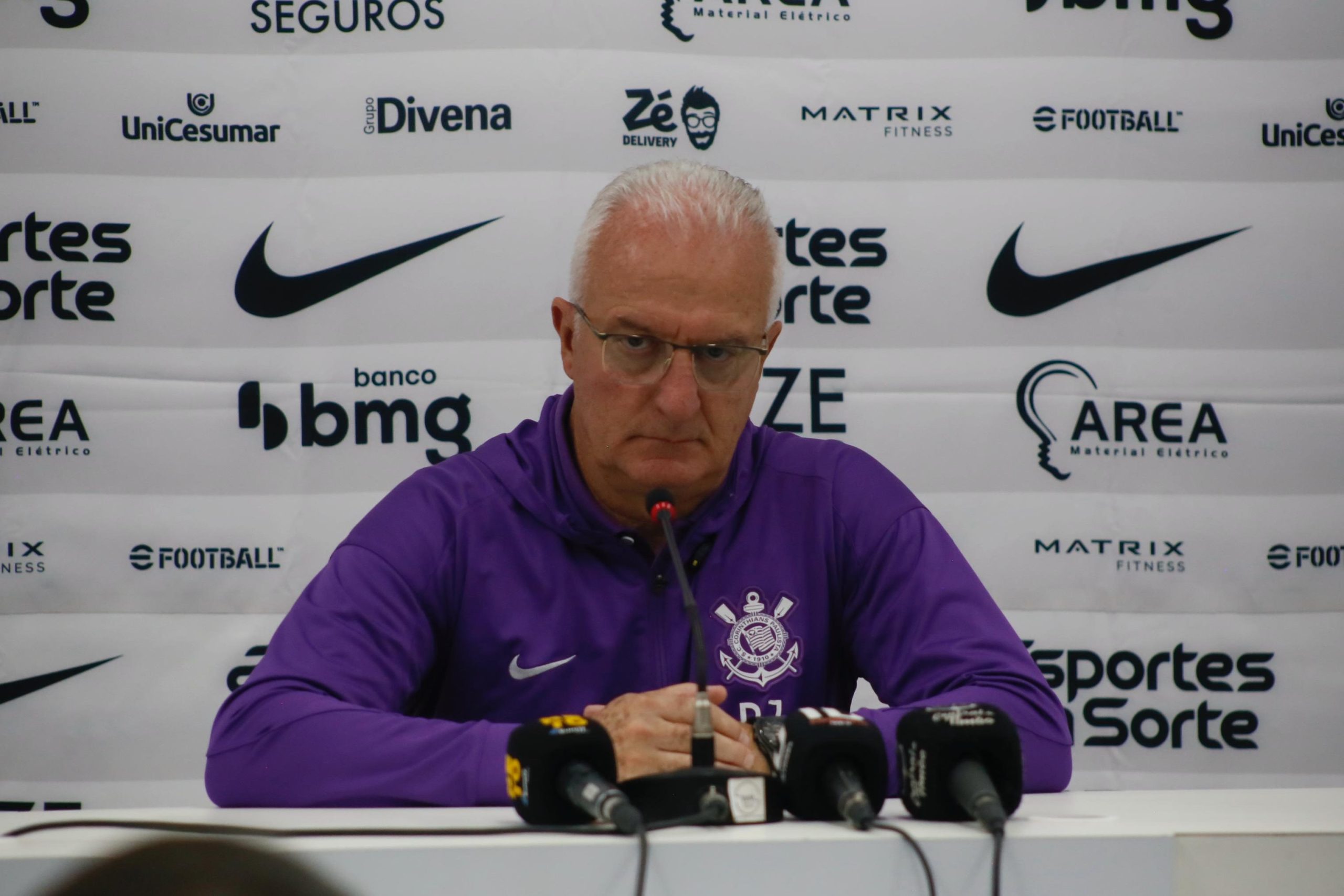 Dorival defende escalação alternativa do Corinthians contra Botafogo: 