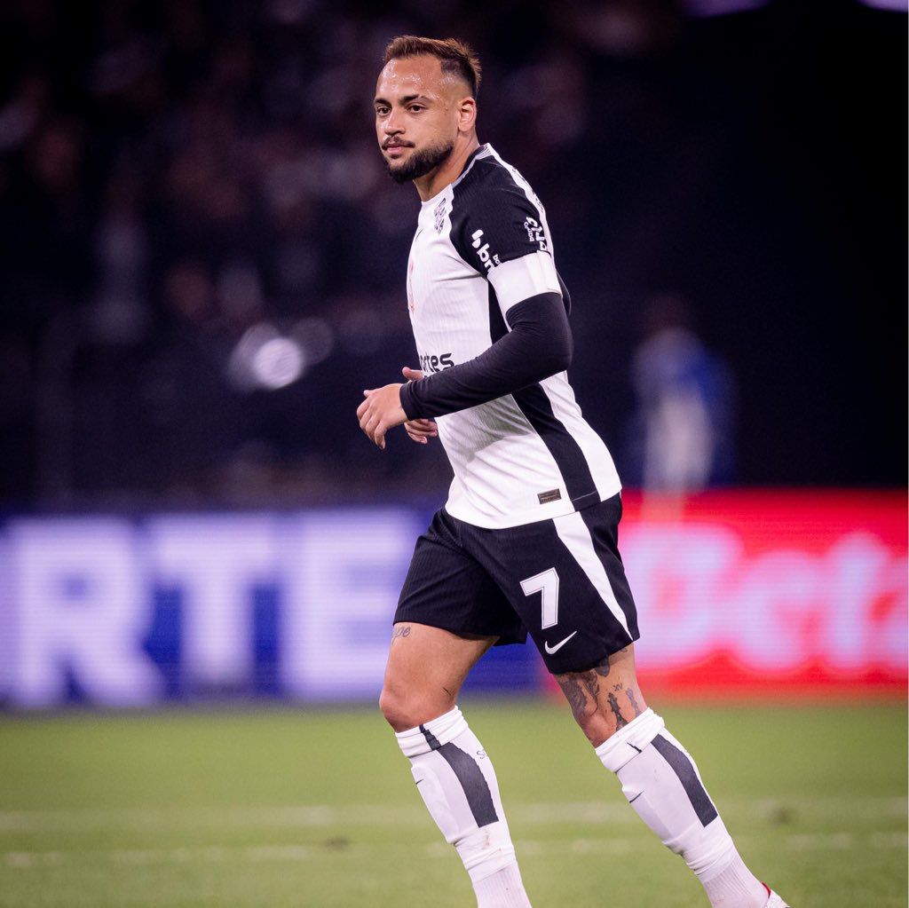 Volante volta a sentir problema muscular e vira dúvida para sequência da temporada no Corinthians