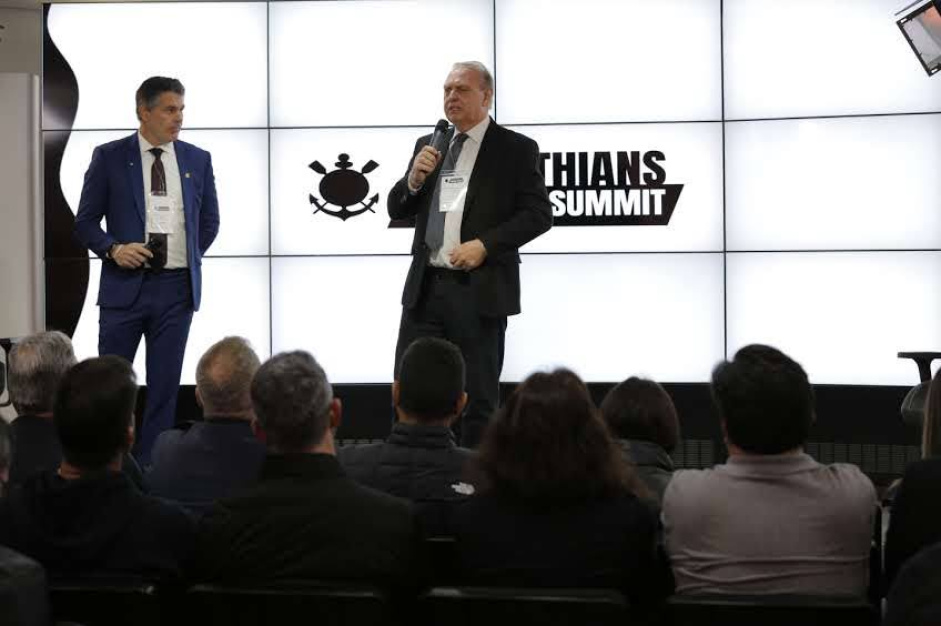 Vice do Corinthians nega divergências internas sobre contrato do clube com marca de roupas