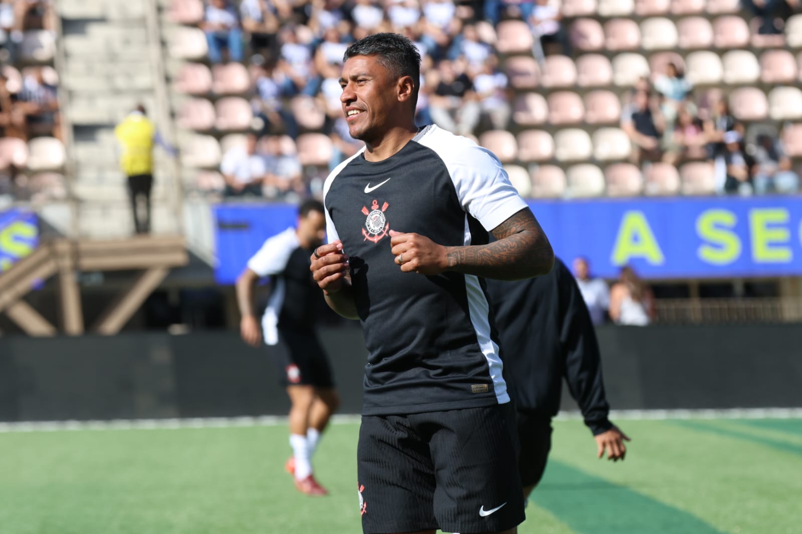 Ex-volante do Corinthians comenta importância de Tite em sua carreira e acaba se emocionando