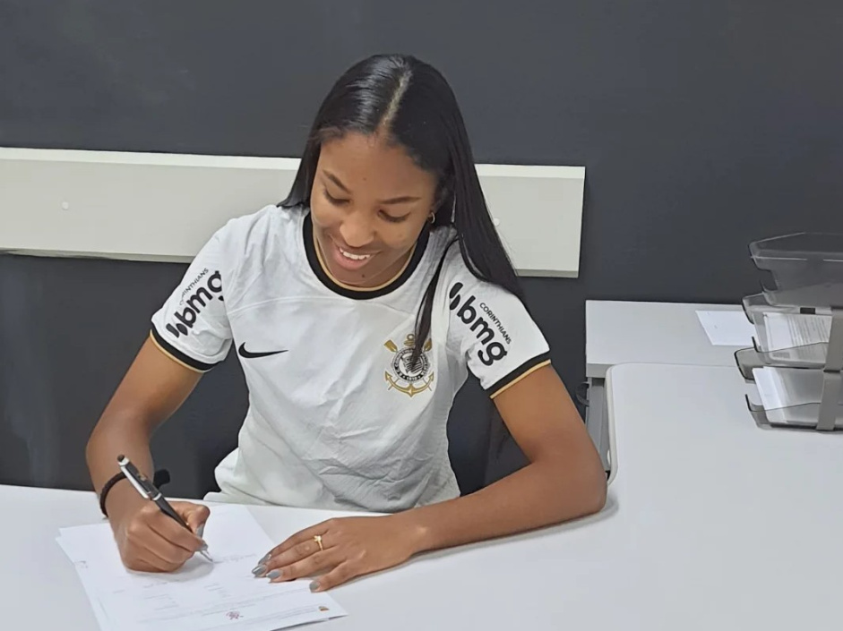 Corinthians contrata jogadora estrangeira para as categorias de base feminina