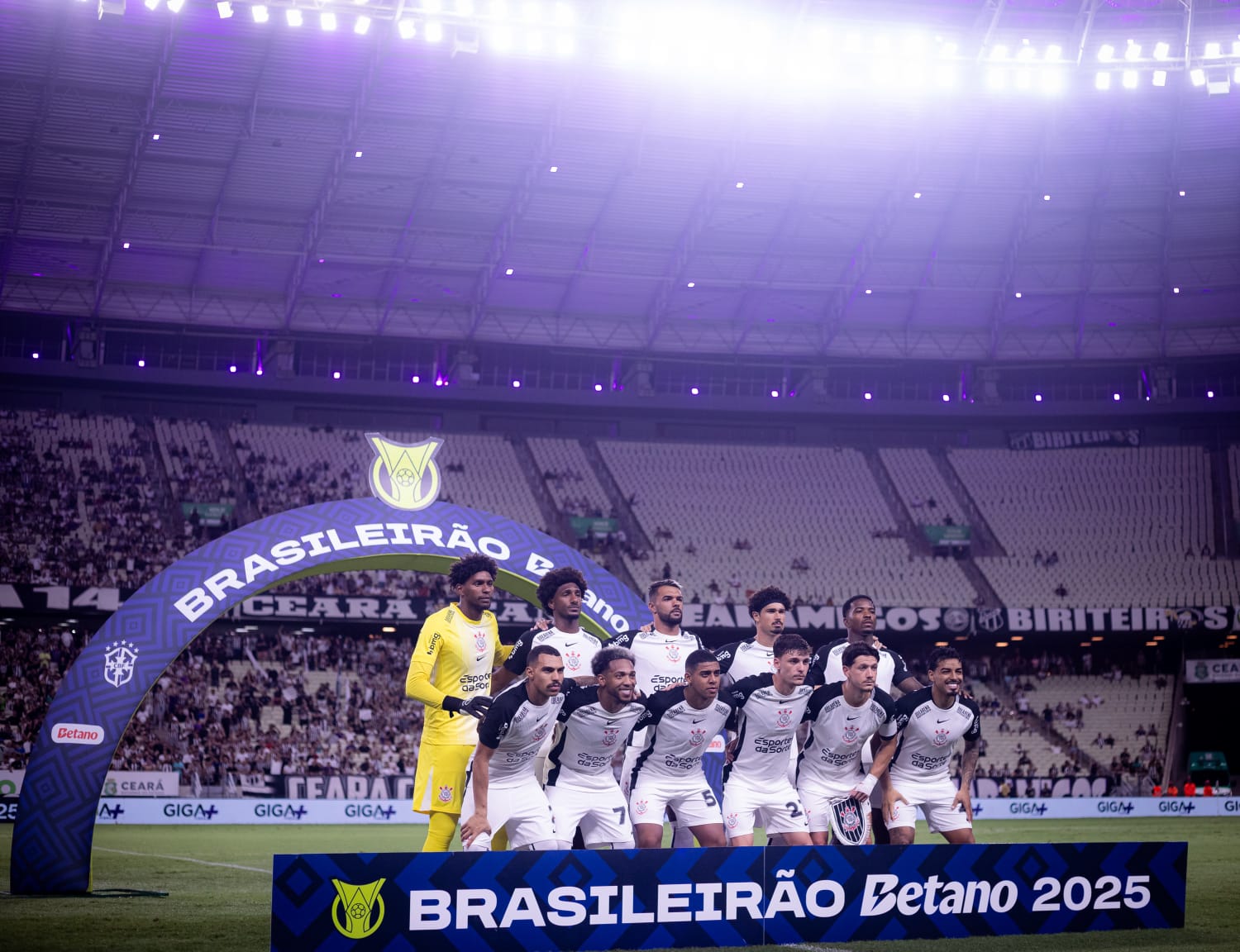 Corinthians ganha duas posições e encerra a 14ª rodada próximo do G6