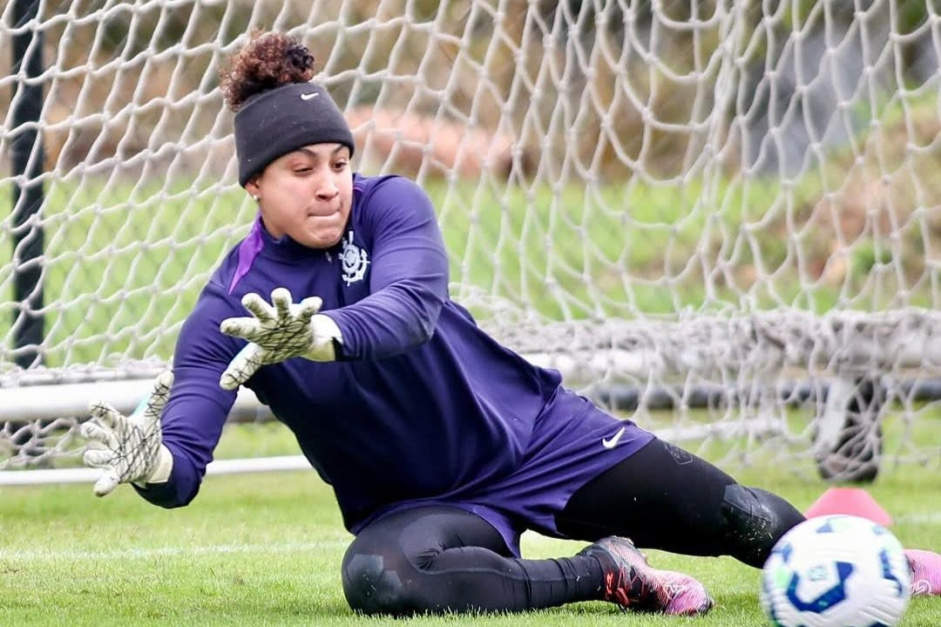 Lelê retoma treinamentos no Corinthians após longo período de recuperação