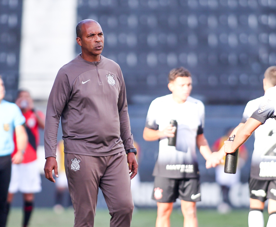 Futuro de técnico do Sub-20 do Corinthians é avaliado pela diretoria interina