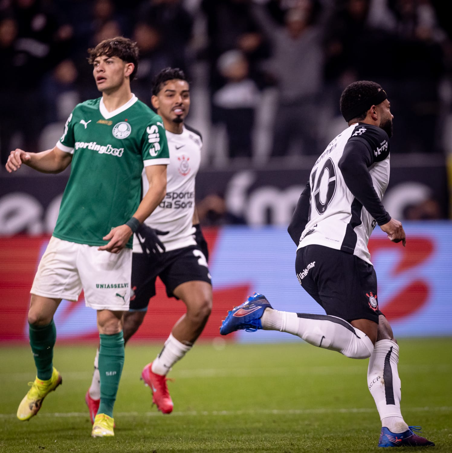 Palmeiras x Corinthians: onde assistir, desfalques, escalações e arbitragem