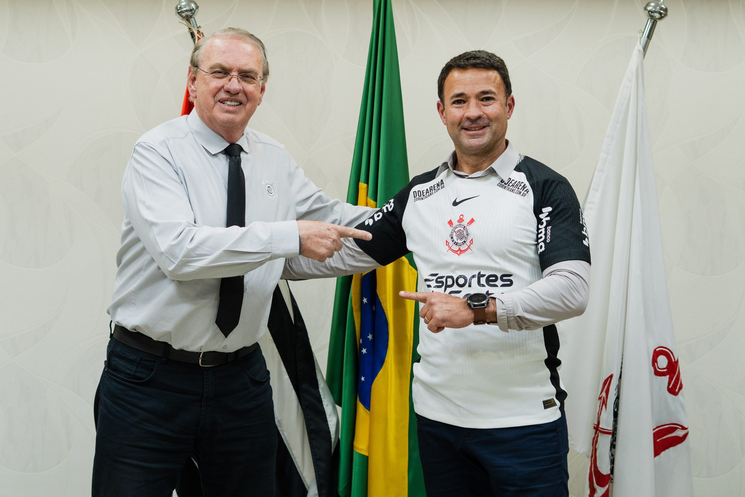 No Parque São Jorge, presidente interino do Corinthians recebe visita de vice-prefeito de São Paulo