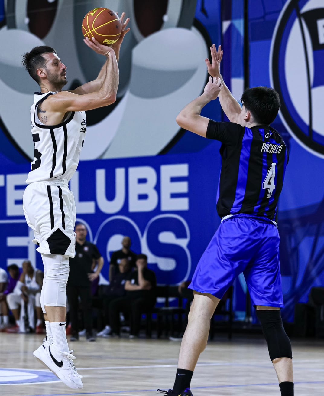 Duas vitórias em dois jogos: mesmo fora de casa, Corinthians vira sobre o Pinheiros no Paulista de Basquete