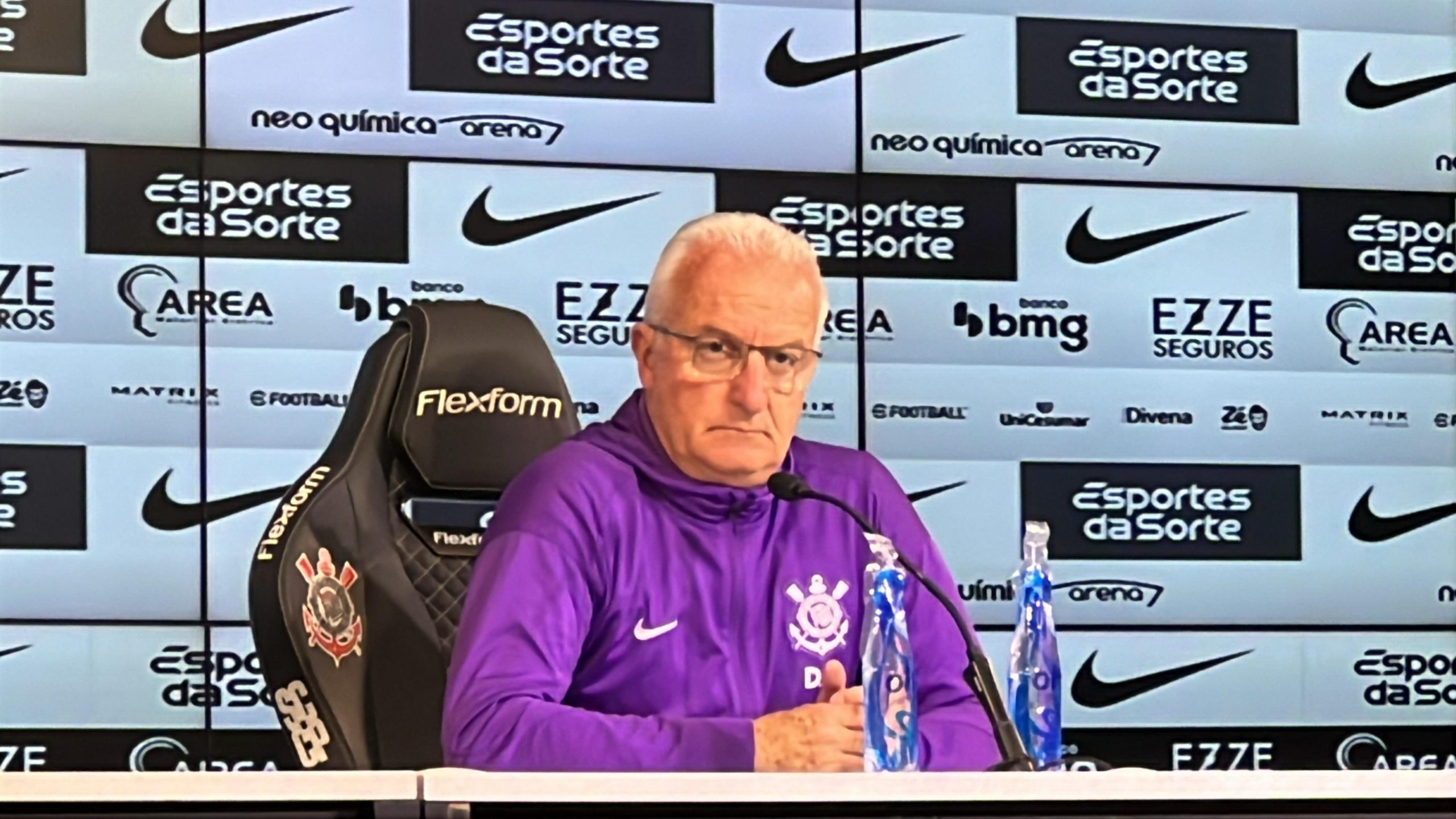 Técnico do Corinthians explica rodagem do elenco e fala sobre produtividade ofensiva