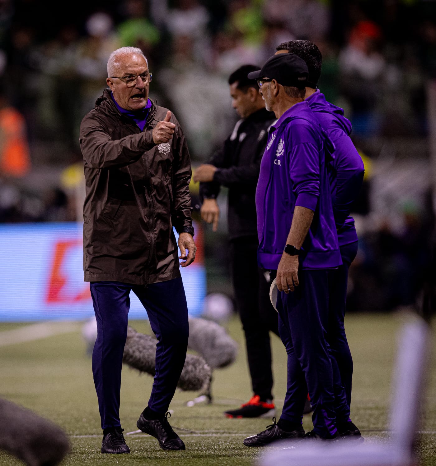 Técnico do Corinthians analisa classificação para as quartas da Copa do Brasil e evolução de lateral-esquerdo