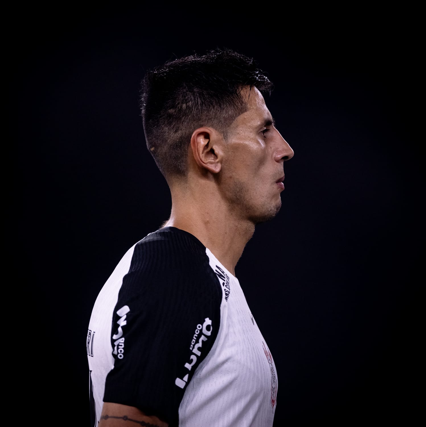 Lateral-esquerdo do Corinthians é destaque em partida contra o Fortaleza no Brasileirão