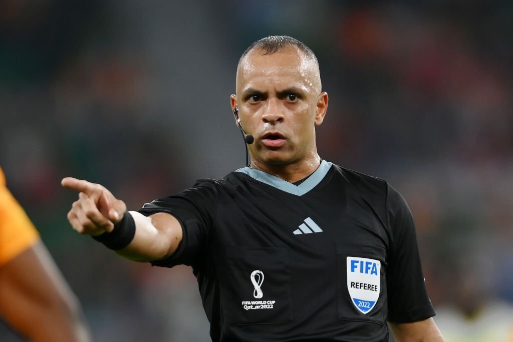 Súmula de Corinthians x Athletico aponta agressão a Hugo Souza, sinalizadores e arremesso de copos