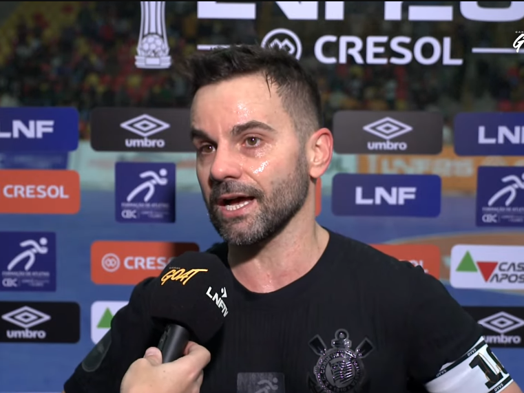 Camisa 10 do Corinthians Futsal protesta contra 