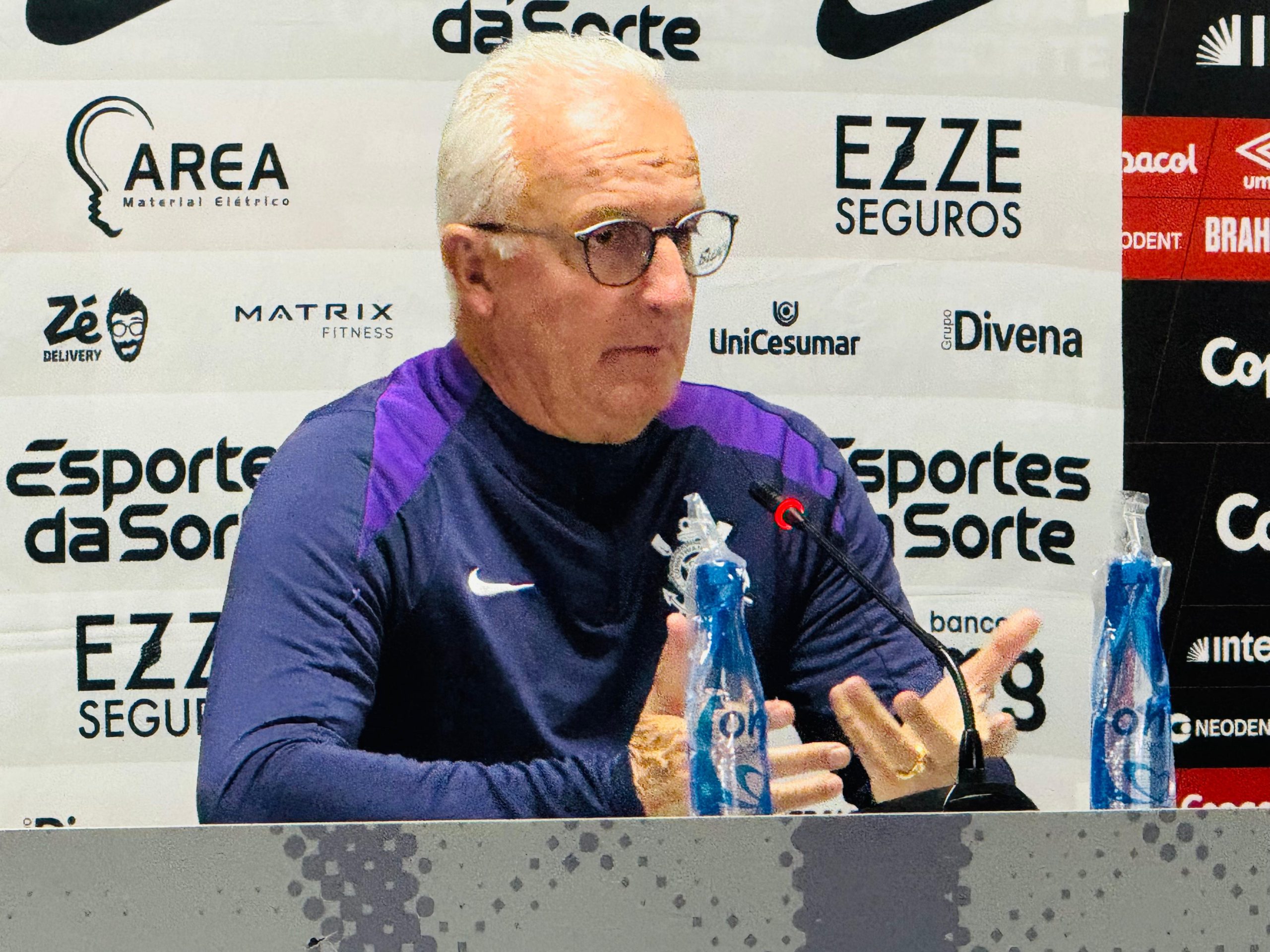 Dorival Júnior lamenta possibilidade de lesão de lateral e reforça pedido por reforços no Corinthians - Central do Timão