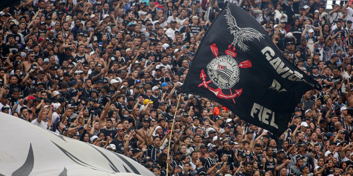 Torcidas organizadas do Corinthians se posicionam sobre votação que pode definir futuro de Augusto Melo na presidência