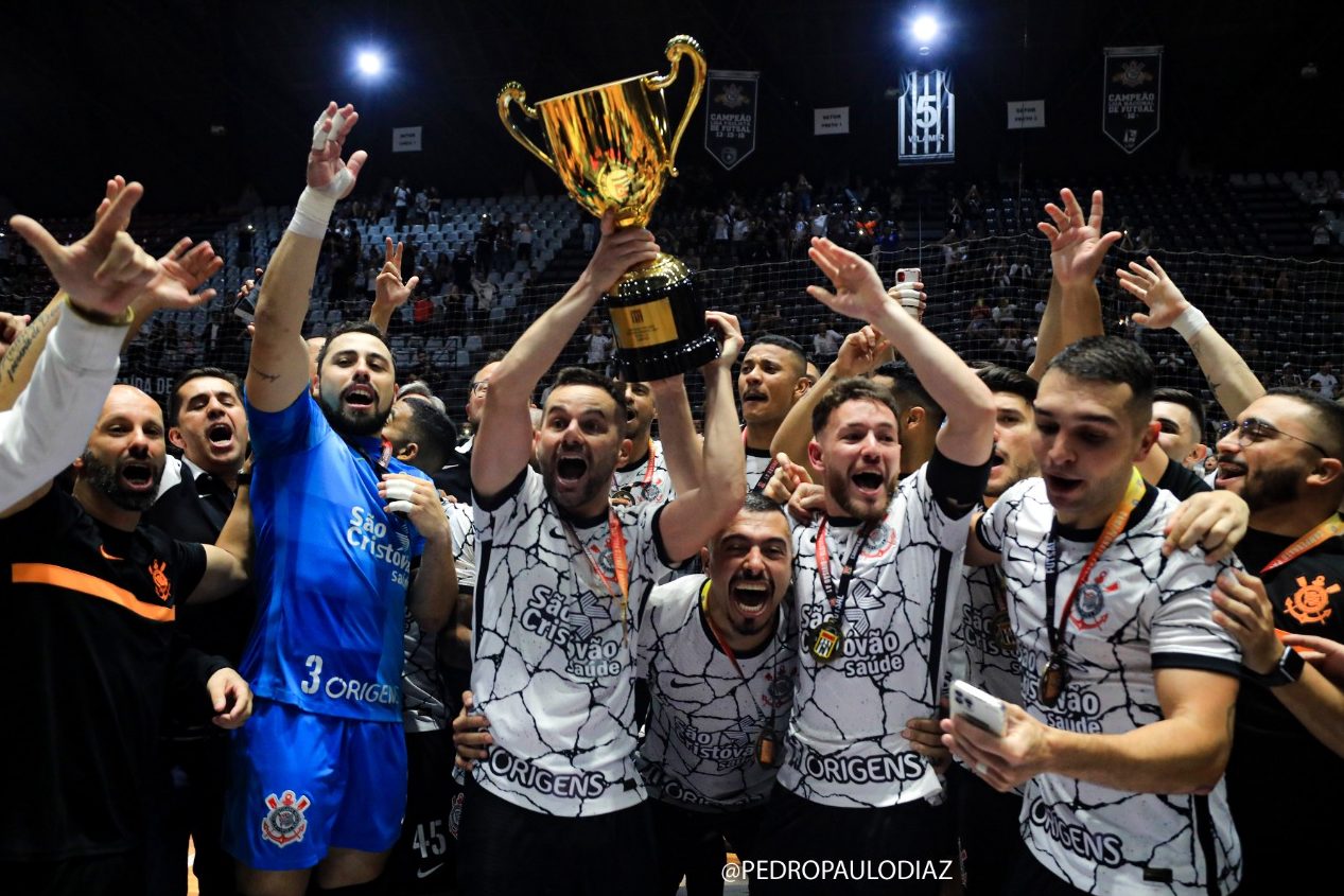 Com título amistoso na Espanha, Deives amplia lista de conquistas pelo Corinthians Futsal - Central do Timão