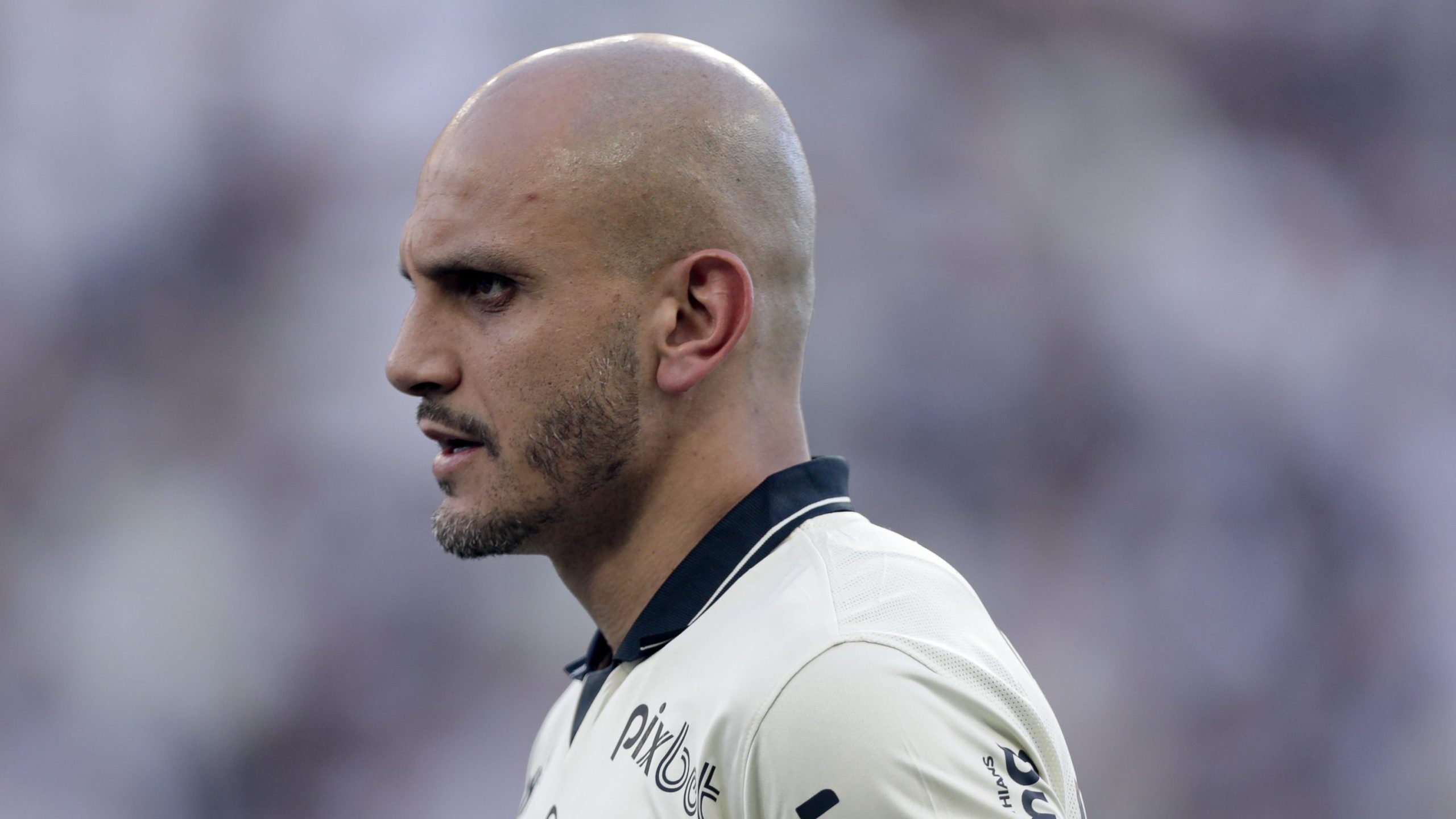 Fábio Santos avalia momento do Corinthians e torce por reorganização interna do clube