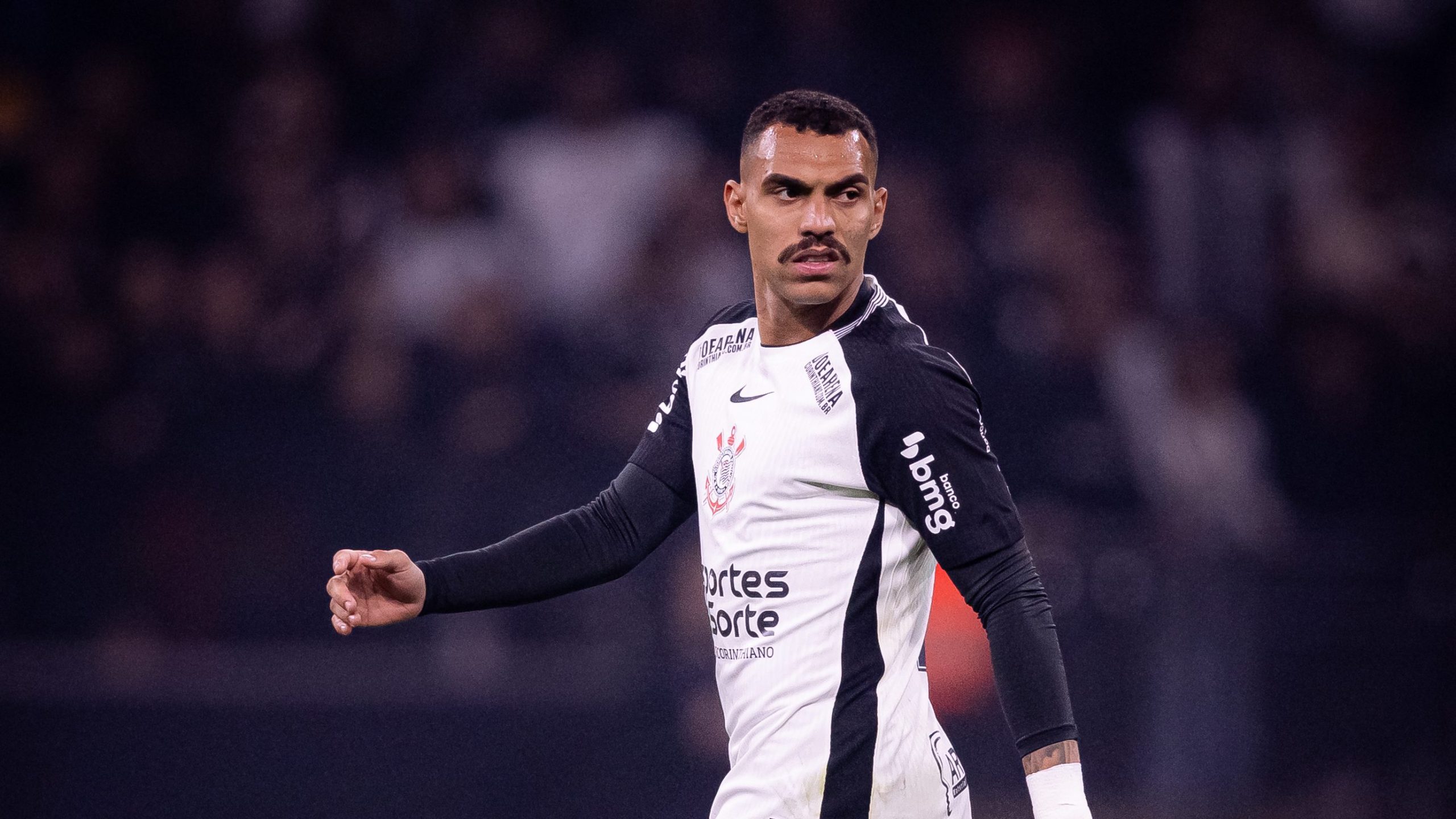 Lateral do Corinthians é destaque em estatística defensiva entre jogadores da Série A