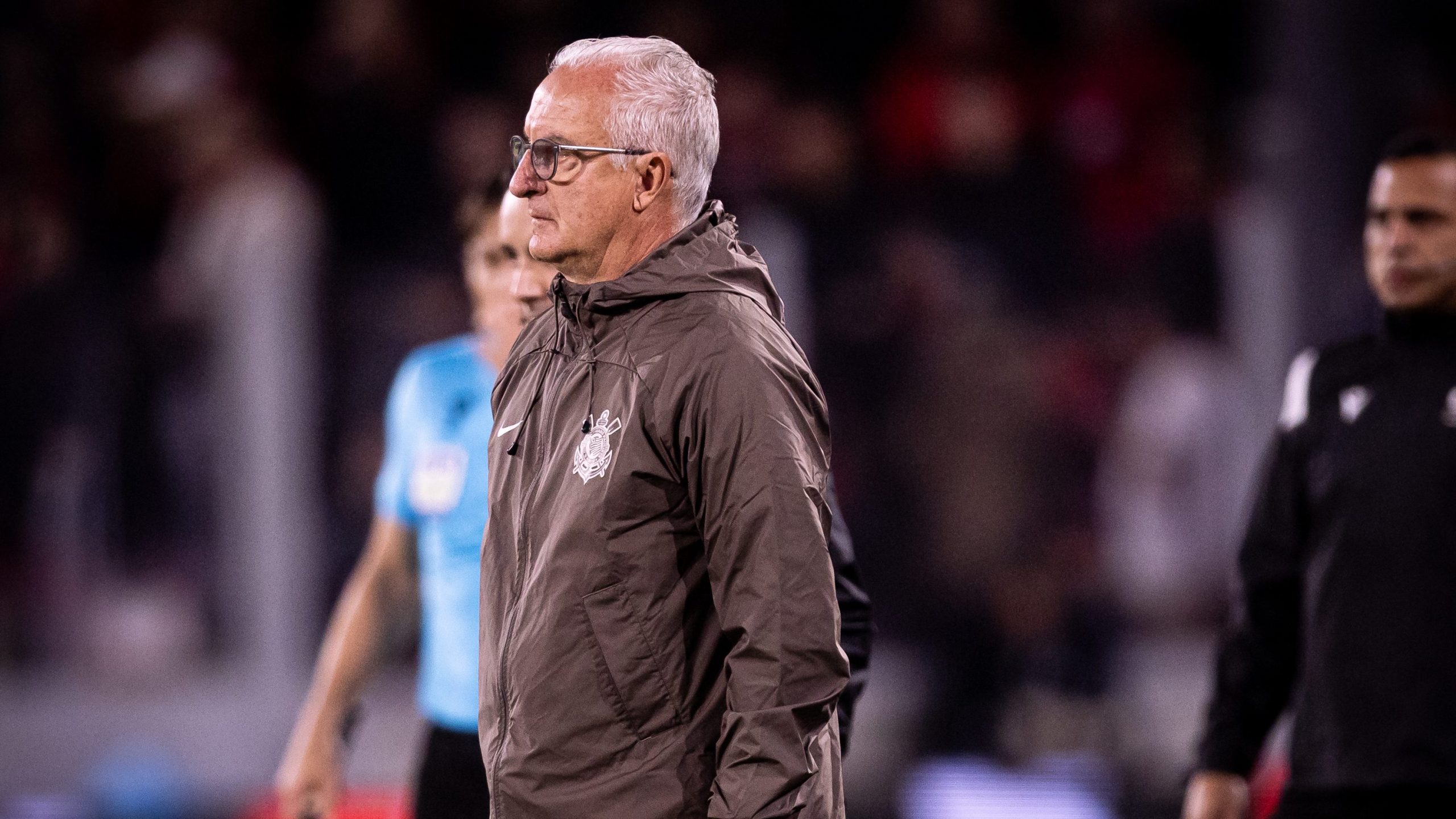 Técnico do Corinthians justifica alteração tática e exalta força defensiva da equipe na Copa do Brasil