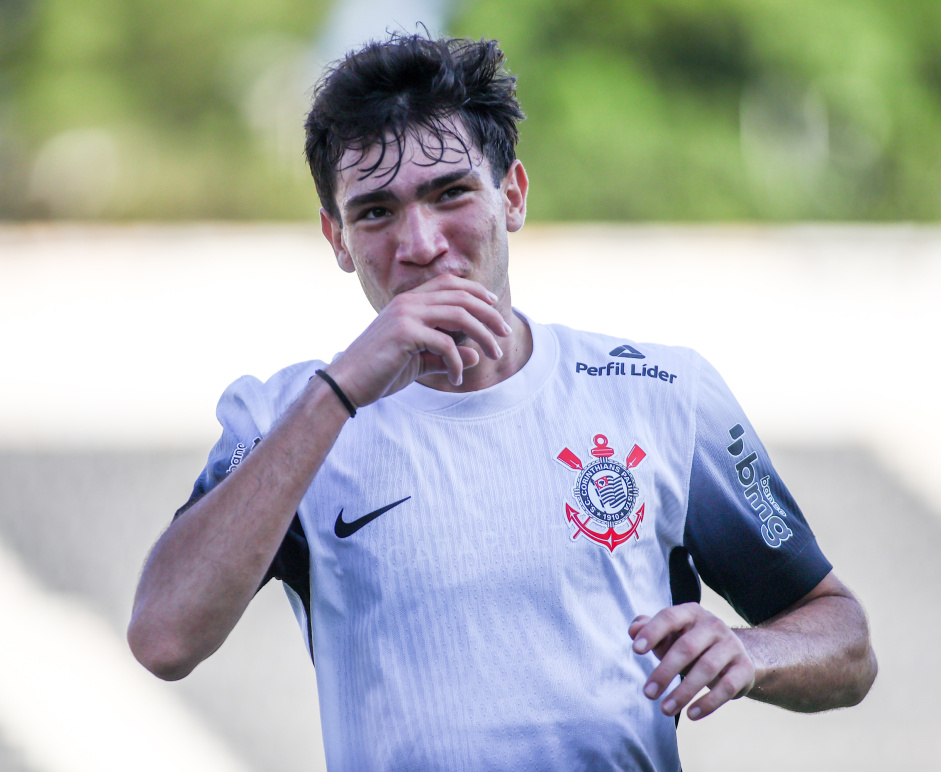 Goleador do Sub-17 do Corinthians tem lesão constatada no joelho e vira desfalque para próximas partidas
