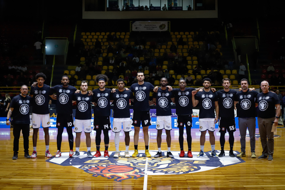Corinthians promove ação de combate ao racismo em partida do Campeonato Paulista de Basquete