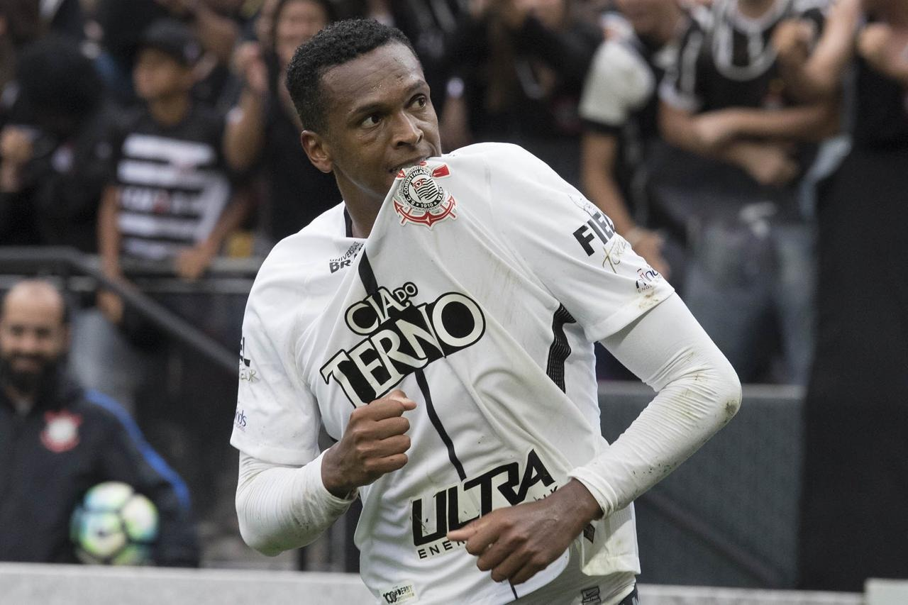 Ídolo revelado na base do Corinthians confirma que está pendurando as chuteiras