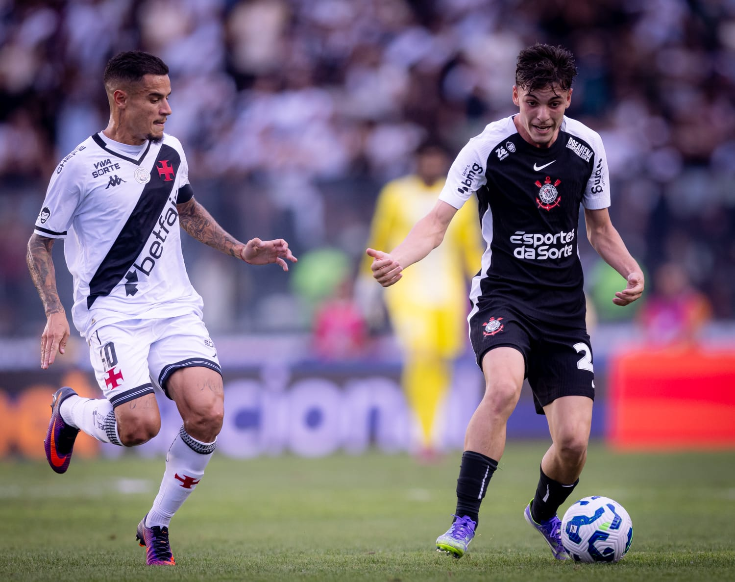 Meio-campista leva terceiro amarelo e desfalca o Corinthians na próxima partida do Brasileirão